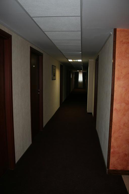 Hotel Tenishouse Marki  Exteriör bild