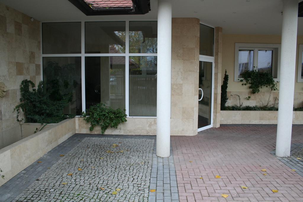 Hotel Tenishouse Marki  Exteriör bild