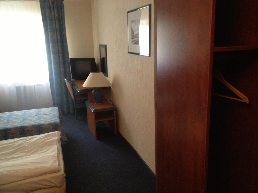 Hotel Tenishouse Marki  Rum bild