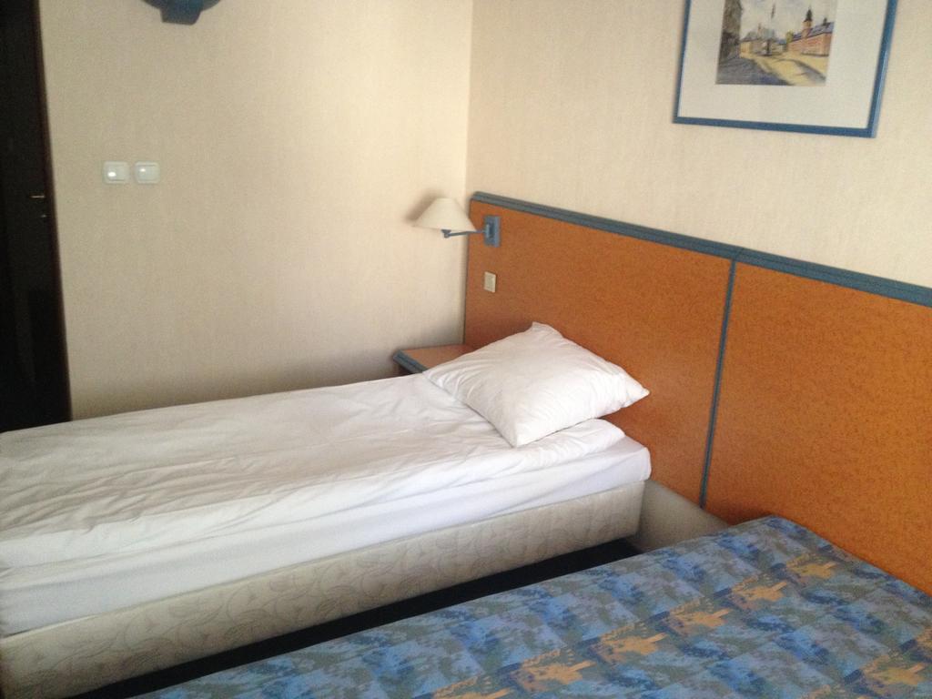 Hotel Tenishouse Marki  Rum bild