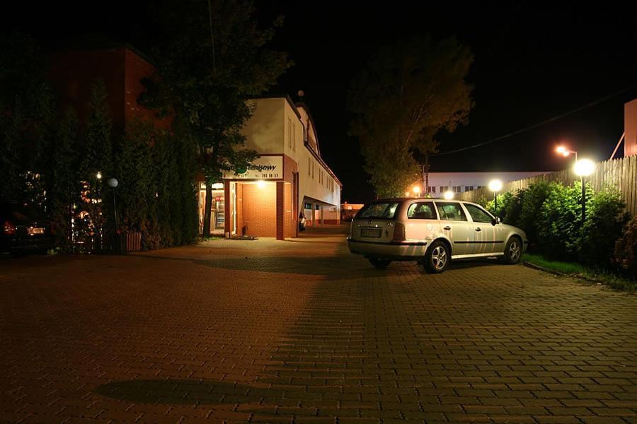 Hotel Tenishouse Marki  Exteriör bild