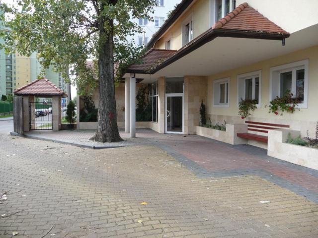 Hotel Tenishouse Marki  Exteriör bild